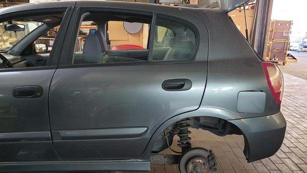 Foto: TÜR HINTEN LINKS eines Nissan Almera 1.5 dCi