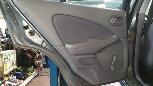 Foto: TÜR HINTEN LINKS eines Nissan Almera 1.5 dCi
