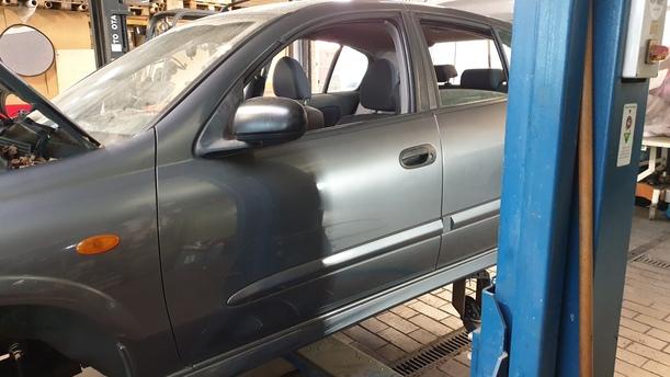 Foto: TÜR VORN LINKS eines Nissan Almera 1.5 dCi