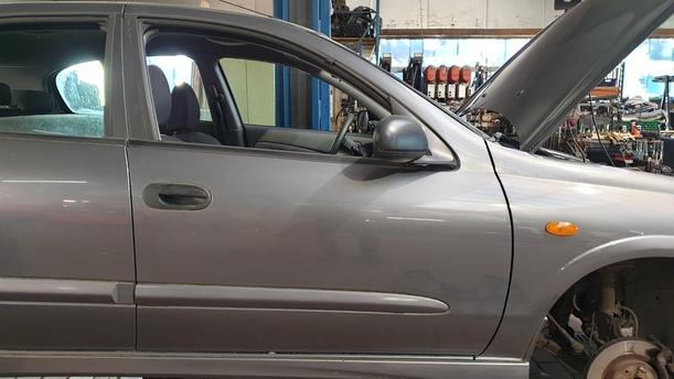 Foto: TÜR VORN RECHTS eines Nissan Almera 1.5 dCi