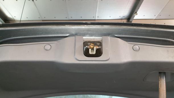 Foto: HECKKLAPPE / HECKDECKEL eines Nissan Almera 1.5 dCi