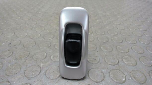 Foto: FENSTERHEBERSCHALTER eines Mitsubishi Space Star 1.6
