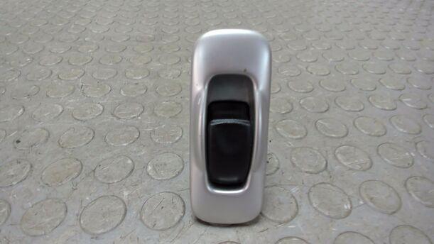 Foto: FENSTERHEBERSCHALTER eines Mitsubishi Space Star 1.6