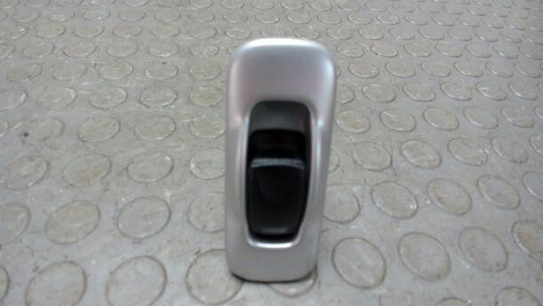Foto: FENSTERHEBERSCHALTER eines Mitsubishi Space Star 1.6