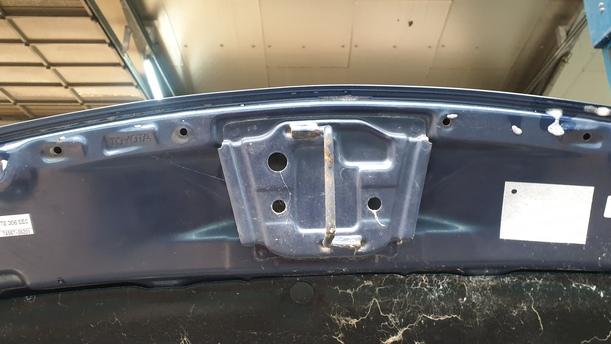Foto: MOTORHAUBE eines Toyota Yaris 1.4 D-4D