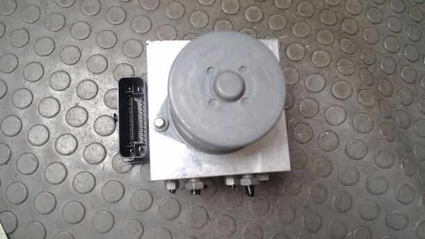 Foto: HAUPTBREMSAGGREGAT ABS eines Ford Mondeo Turnier 2.0 TDCi