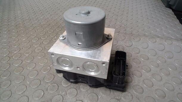 Foto: HAUPTBREMSAGGREGAT ABS eines Ford Mondeo Turnier 2.0 TDCi