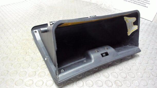 Foto: HANDSCHUHFACH eines Mitsubishi Space Star 1.6