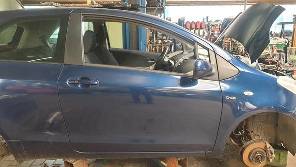 Foto: TÜR VORN RECHTS (2/3-TÜRER) eines Toyota Yaris 1.4 D-4D