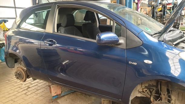 Foto: TÜR VORN RECHTS (2/3-TÜRER) eines Toyota Yaris 1.4 D-4D