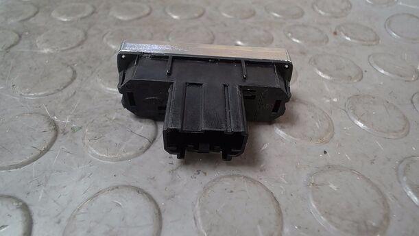 Foto: SCHALTER WARNBLINKANLAGE/ WARNBLINKSCHALTER eines Ford Mondeo Turnier 2.0 TDCi