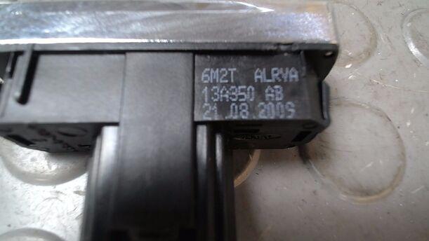 Foto: SCHALTER WARNBLINKANLAGE/ WARNBLINKSCHALTER eines Ford Mondeo Turnier 2.0 TDCi