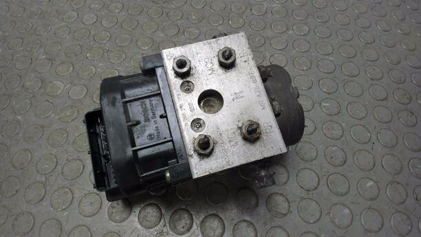 Foto: HAUPTBREMSAGGREGAT ABS eines Mitsubishi Space Star 1.6