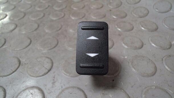Foto: SCHALTER FENSTERHEBER/ FENSTERHEBERSCHALTER eines Ford Mondeo Turnier 2.0 TDCi