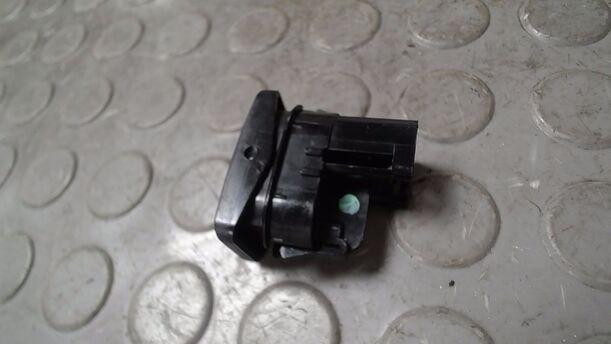 Foto: SCHALTER FENSTERHEBER/ FENSTERHEBERSCHALTER eines Ford Mondeo Turnier 2.0 TDCi