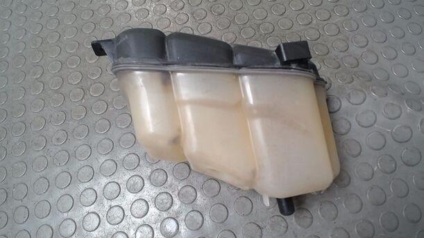 Foto: AUSGLEICHSBEHÄLTER eines Ford Mondeo Turnier 2.0 TDCi