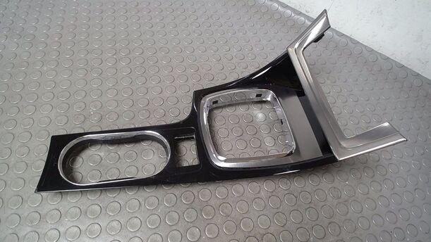 Foto: VERKLEIDUNG MITTELKONSOLE eines Ford Mondeo Turnier 2.0 TDCi