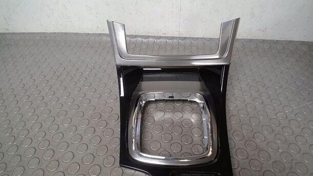 Foto: VERKLEIDUNG MITTELKONSOLE eines Ford Mondeo Turnier 2.0 TDCi