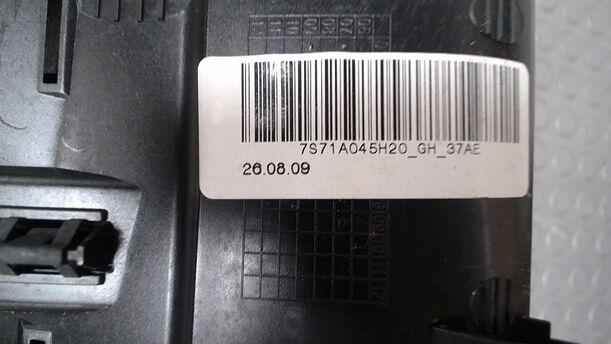 Foto: VERKLEIDUNG MITTELKONSOLE eines Ford Mondeo Turnier 2.0 TDCi