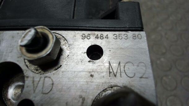 Foto: HAUPTBREMSAGGREGAT ABS eines Peugeot 307 Break 110