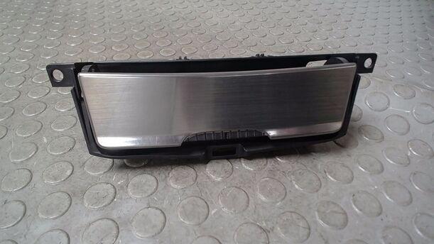 Foto: ASCHENBECHER VORN eines Ford Mondeo Turnier 2.0 TDCi