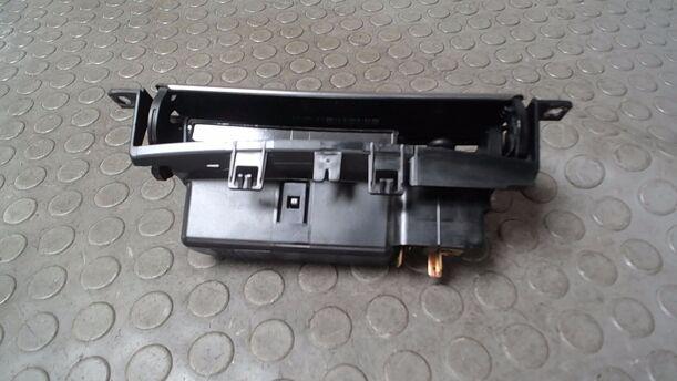 Foto: ASCHENBECHER VORN eines Ford Mondeo Turnier 2.0 TDCi