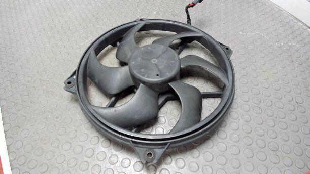 Foto: ELEKTROLÜFTER eines Peugeot 307 Break 110