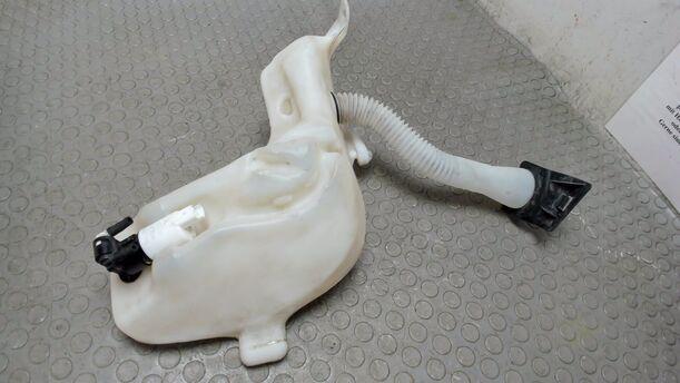 Foto: SCHEIBENWASCHBEHÄLTER eines Peugeot 307 Break 110