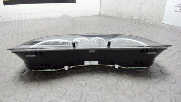 Foto: TACHOEINHEIT / KOMBIINSTRUMENT eines Mitsubishi Space Star 1.6