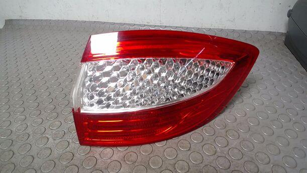 Foto: HECKLEUCHTE/ RÜCKLEUCHTE RECHTS ( TURNIER ) eines Ford Mondeo Turnier 2.0 TDCi CL