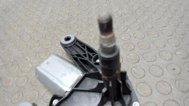 Foto: SCHEIBENWISCHERMOTOR eines Peugeot 307 Break 110 CL