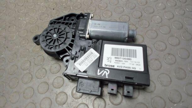 Foto: FENSTERHEBERMOTOR VORNE RECHTS eines Peugeot 307 Break 110