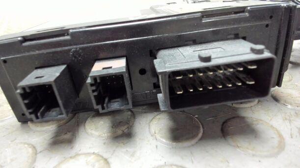 Foto: FENSTERHEBERMOTOR VORNE LINKS eines Peugeot 307 Break 110