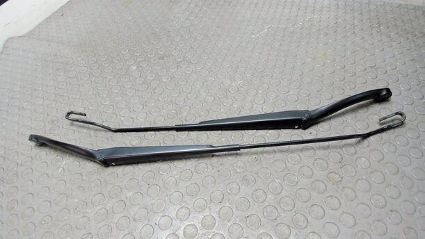 Foto: SCHEIBENWISCHERARME VORNE eines Peugeot 307 Break 110
