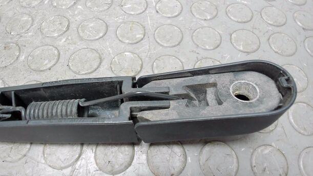 Foto: SCHEIBENWISCHERARM HINTEN eines Peugeot 307 Break 110