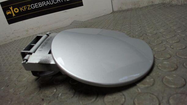 Foto: TANKKLAPPE / TANKDECKEL eines Peugeot 307 Break 110