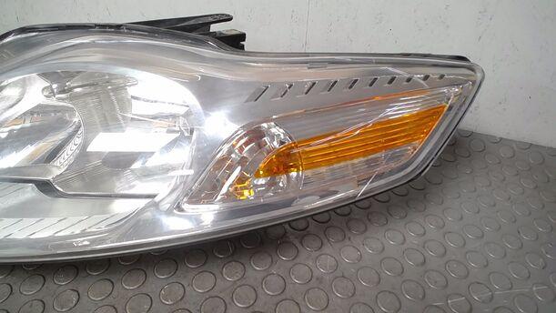 Foto: SCHEINWERFER LINKS eines Ford Mondeo Turnier 2.0 TDCi
