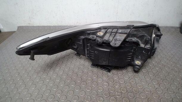 Foto: SCHEINWERFER LINKS eines Ford Mondeo Turnier 2.0 TDCi