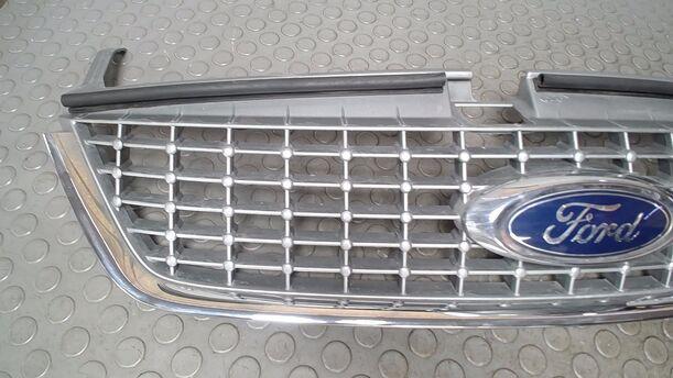 Foto: KÜHLERGRILL eines Ford Mondeo Turnier 2.0 TDCi