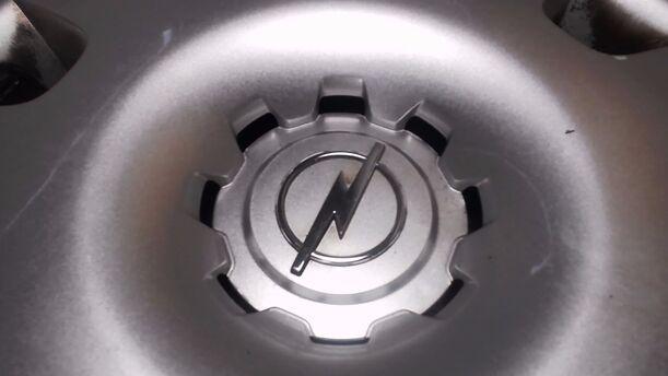Foto: RADDECKEL / EINZELRADKAPPE 15 ZOLL eines Opel Astra 1.7 CDTI Caravan DPF