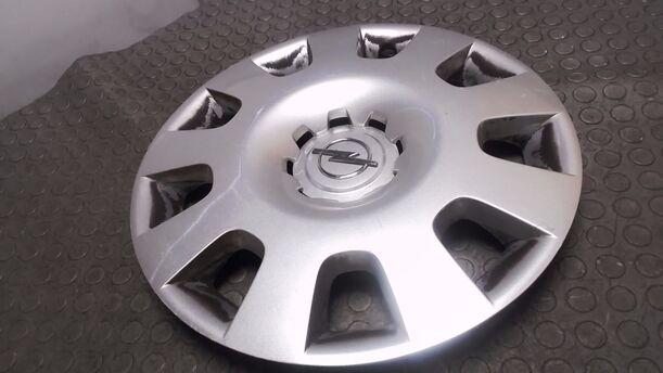 Foto: RADDECKEL / EINZELRADKAPPE 15 ZOLL eines Opel Astra 1.7 CDTI Caravan DPF
