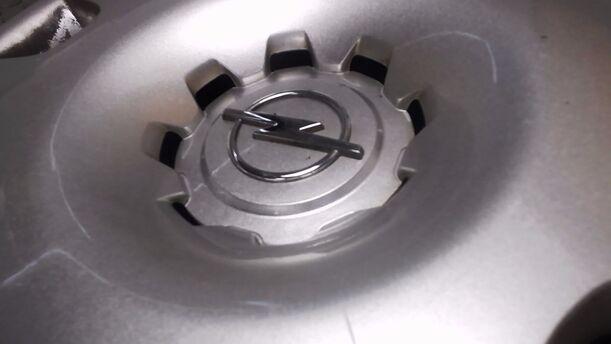 Foto: RADDECKEL / EINZELRADKAPPE 15 ZOLL eines Opel Astra 1.7 CDTI Caravan DPF