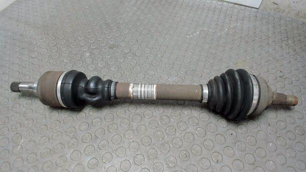 Foto: ANTRIEBSWELLE LINKS eines Peugeot 307 Break 110
