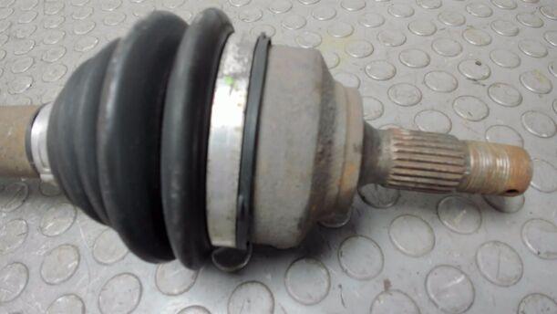 Foto: ANTRIEBSWELLE LINKS eines Peugeot 307 Break 110