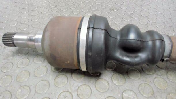 Foto: ANTRIEBSWELLE LINKS eines Peugeot 307 Break 110