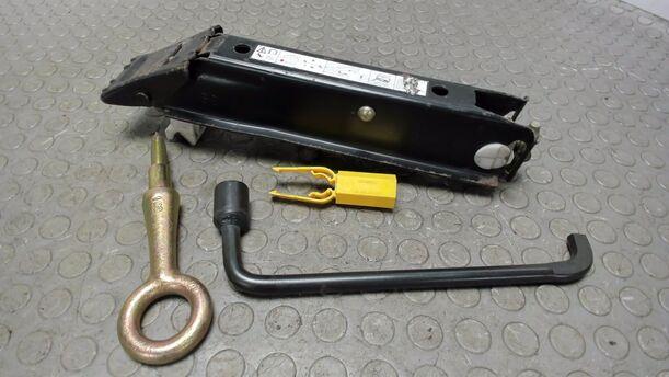 Foto: WAGENHEBER eines Peugeot 307 Break 110