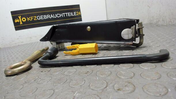 Foto: WAGENHEBER eines Peugeot 307 Break 110