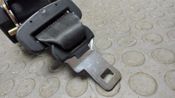 Foto: SICHERHEITSGURT MITTE HINTEN ( 2 REIHE ) eines Peugeot 307 Break 110
