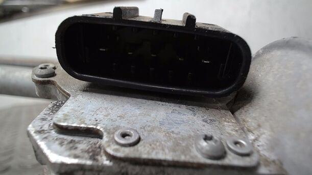 Foto: SCHEIBENWISCHERMOTOR VORN eines Opel Corsa 1.2 16V
