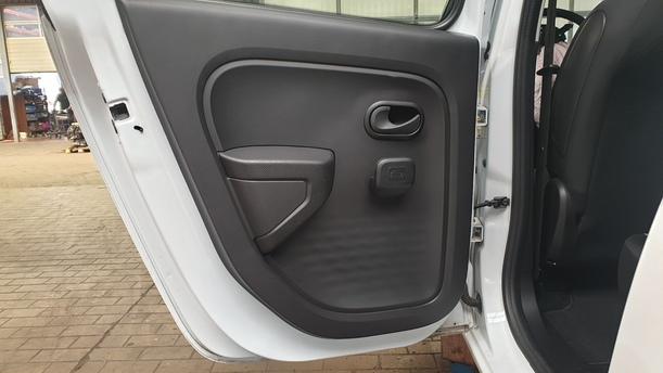 Foto: TÜR HINTEN LINKS eines Renault Twingo SCe 70